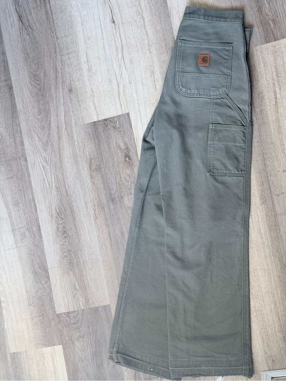 Vintage Carhartt Men’s Relaxed Work Pants in Olive